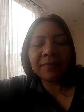 Snapshot of hiilarybrown chatting on February 17, 5:19 pm hiilarybrown online show from February 17, 5:19 pm