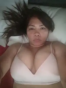 Snapshot of hiilarybrown chatting on February 20, 8:09 pm hiilarybrown online show from February 20, 8:09 pm