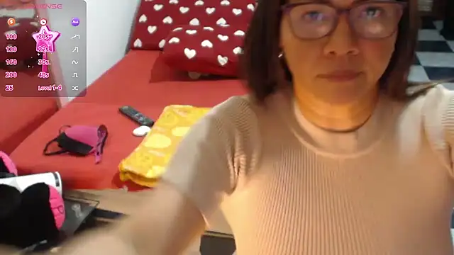 Snapshot of hiilarybrown chatting on February 25, 1:26 am hiilarybrown online show from February 25, 1:26 am