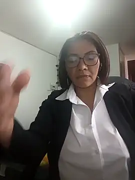 hiilarybrown online show from March 9, 6:34 pm