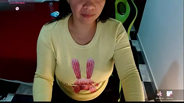 hiilarybrown online show from July 12, 4:14 am