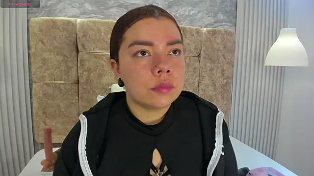 Snapshot of leilapons chatting on January 18, 5:17 pm leilapons online show from January 18, 5:17 pm