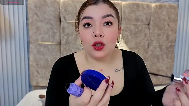 Snapshot of leilapons chatting on February 20, 6:19 pm leilapons online show from February 20, 6:19 pm