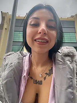 Snapshot of Sasha-Bloom chatting on May 20, 6:58 pm Sasha-Bloom online show from May 20, 6:58 pm