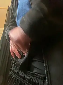 Snapshot of Bigrich112277 chatting on February 18, 9:44 pm Bigrich112277 online show from February 18, 9:44 pm