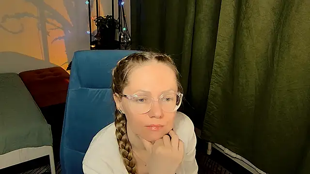 Snapshot of _Goldilocks_ chatting on October 6, 5:21 pm  Goldilocks  online show from October 6, 5:21 pm