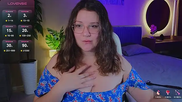 Snapshot of Edalyn_Af chatting on September 14, 10:20 pm Edalyn Af online show from September 14, 10:20 pm