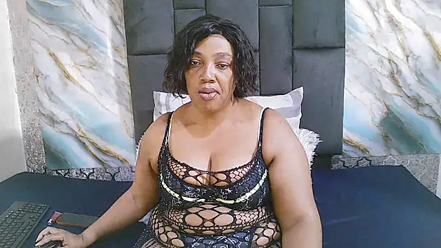 SexyKiarah online show from December 3, 8:45 am