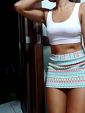 cicinha3657 online show from March 27, 4:29 am