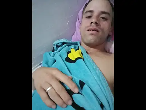 Snapshot of alex-golden chatting on January 9, 1:36 pm alex-golden online show from January 9, 1:36 pm