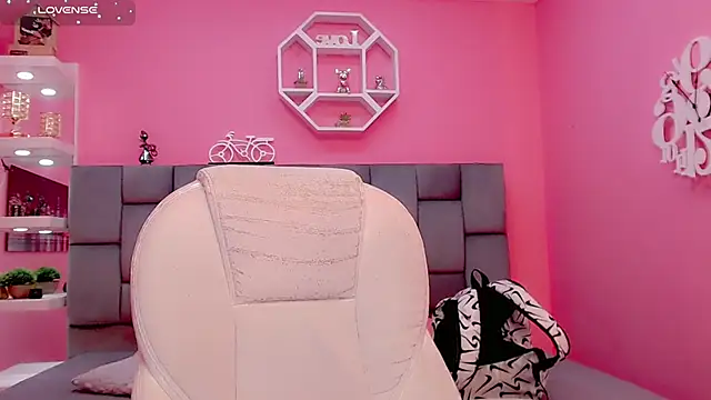 Snapshot of KlhoeGill chatting on September 23, 12:30 pm KlhoeGill online show from September 23, 12:30 pm