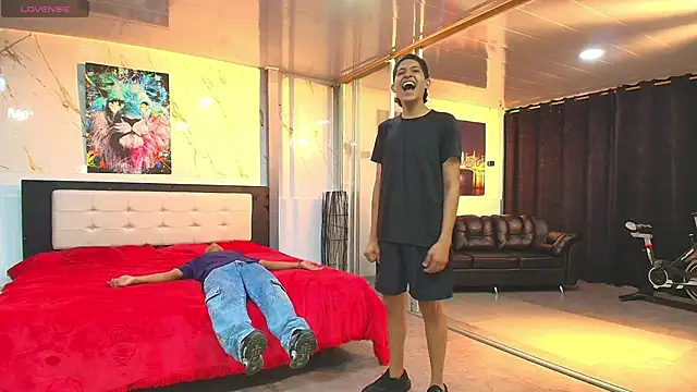 Bisexlifehot   online show from April 14, 11:22 pm