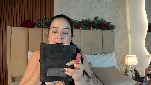  Cris Spicy  online show from February 20, 7:03 pm