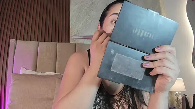  Cris Spicy  online show from April 18, 3:49 pm