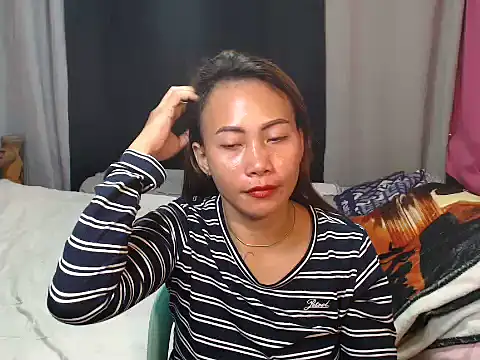 joanpetite online show from December 18, 8:04 pm