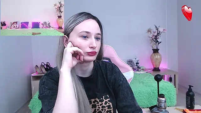 AliceMooreXO online show from September 25, 7:23 am