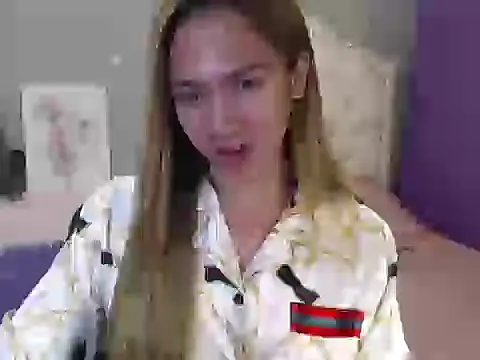 Snapshot of urGoddessChloexxx chatting on May 28, 5:32 pm urGoddessChloexxx online show from May 28, 5:32 pm