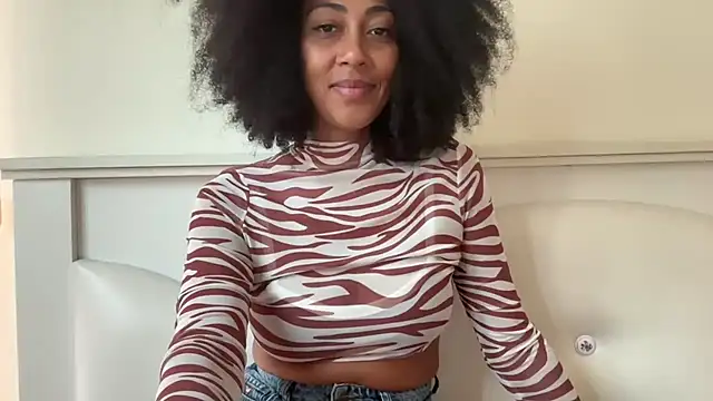 Snapshot of Vaylisse chatting on October 3, 6:10 am Vaylisse online show from October 3, 6:10 am