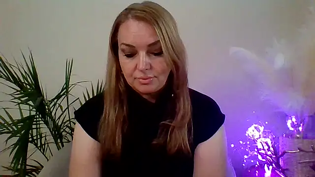 Snapshot of Eshavira chatting on September 14, 1:38 am Eshavira online show from September 14, 1:38 am