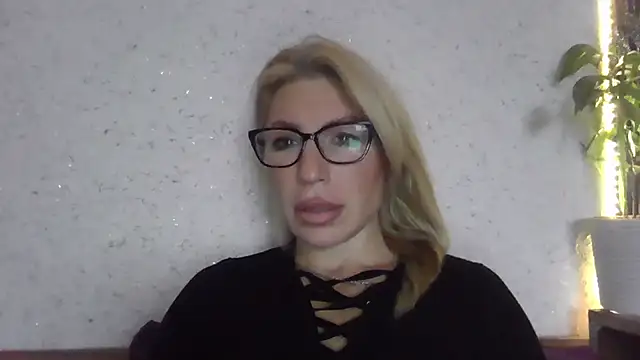 fox red lady7 online show from November 6, 9:10 am