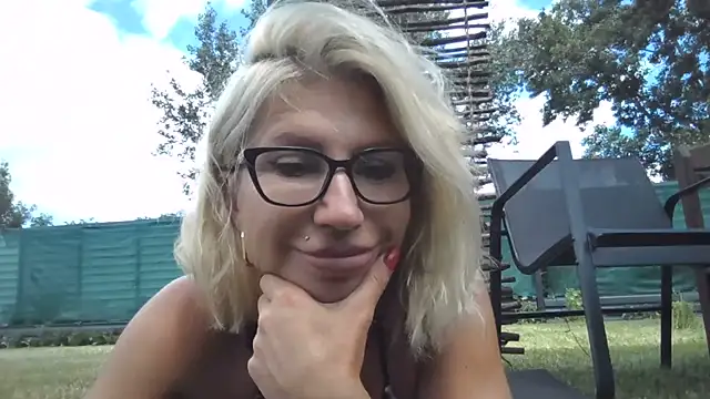 Snapshot of fox_red_lady7 chatting on July 5, 10:33 am fox red lady7 online show from July 5, 10:33 am