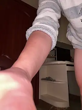 Snapshot of sonwmelt1 chatting on October 16, 4:02 am sonwmelt1 online show from October 16, 4:02 am