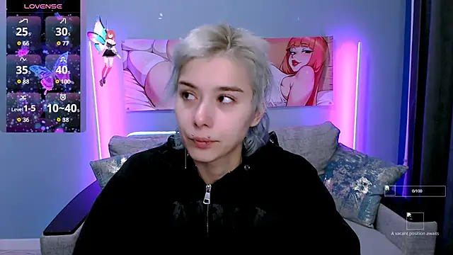 Snapshot of SophieAsh chatting on November 1, 7:10 am SophieAsh online show from November 1, 7:10 am
