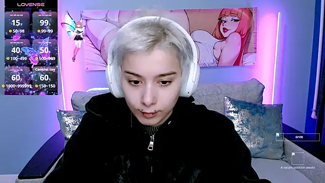 Snapshot of SophieAsh chatting on November 2, 2:08 pm SophieAsh online show from November 2, 2:08 pm