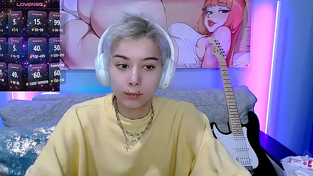 Snapshot of SophieAsh chatting on November 8, 7:08 am SophieAsh online show from November 8, 7:08 am