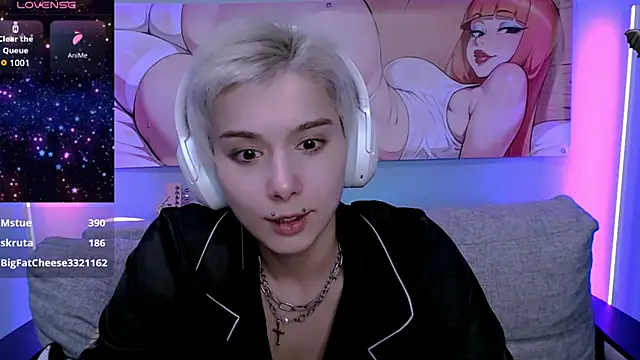 Snapshot of SophieAsh chatting on November 8, 7:12 pm SophieAsh online show from November 8, 7:12 pm