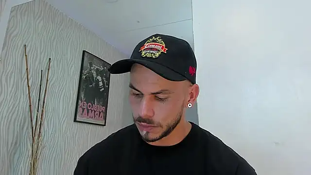 Snapshot of dylan_jacobx chatting on June 28, 6:36 pm dylan jacobx online show from June 28, 6:36 pm