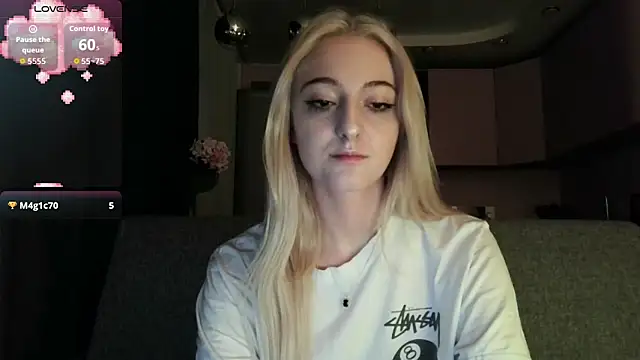Snapshot of white_liillyy chatting on September 17, 10:33 pm white liillyy online show from September 17, 10:33 pm