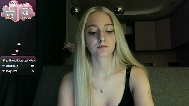 Snapshot of white_liillyy chatting on September 18, 11:18 pm white liillyy online show from September 18, 11:18 pm