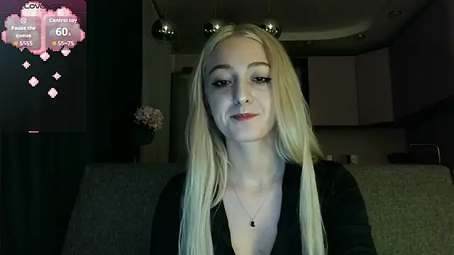 Snapshot of white_liillyy chatting on September 20, 12:00 am white liillyy online show from September 20, 12:00 am