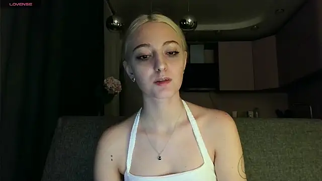 Snapshot of white_liillyy chatting on September 25, 10:02 pm white liillyy online show from September 25, 10:02 pm