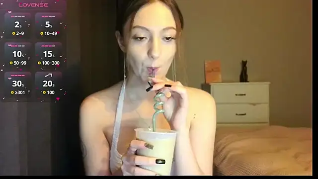 Snapshot of white_liillyy chatting on March 12, 9:43 pm white liillyy online show from March 12, 9:43 pm