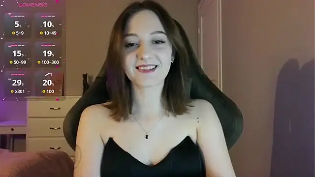 Snapshot of white_liillyy chatting on April 6, 9:27 pm white liillyy online show from April 6, 9:27 pm
