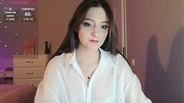 Snapshot of white_liillyy chatting on May 5, 9:23 pm white liillyy online show from May 5, 9:23 pm