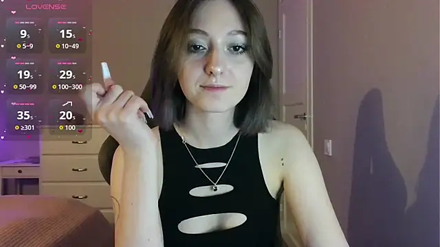 Snapshot of white_liillyy chatting on May 13, 9:22 pm white liillyy online show from May 13, 9:22 pm