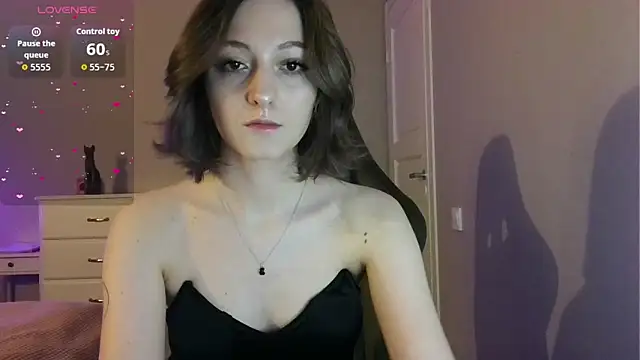 Snapshot of white_liillyy chatting on May 19, 8:48 pm white liillyy online show from May 19, 8:48 pm