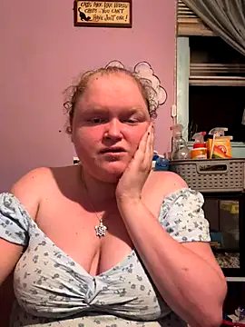 Snapshot of KadiSparkle chatting on September 30, 2:38 am KadiSparkle online show from September 30, 2:38 am