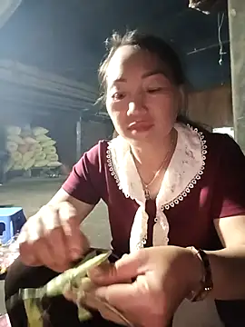 Snapshot of Exembin chatting on October 4, 12:25 pm Exembin online show from October 4, 12:25 pm