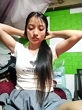 Snapshot of tdtd98 chatting on February 3, 7:46 am tdtd98 online show from February 3, 7:46 am