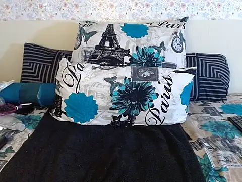 Snapshot of AfricanDoll15 chatting on October 3, 8:28 pm AfricanDoll15 online show from October 3, 8:28 pm