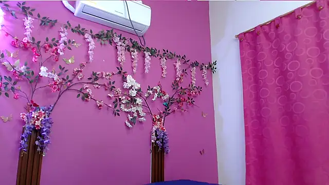 Snapshot of skinnybarbie022 chatting on February 25, 1:59 am skinnybarbie022 online show from February 25, 1:59 am