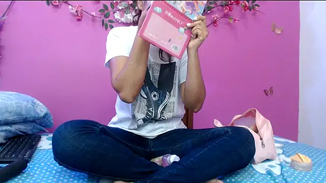 skinnybarbie022 online show from March 17, 12:59 am