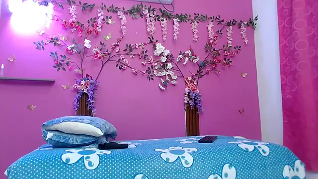 skinnybarbie022 online show from May 8, 12:49 am