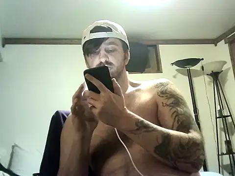 Snapshot of WyattL96 chatting on April 24, 9:34 am WyattL96 online show from April 24, 9:34 am