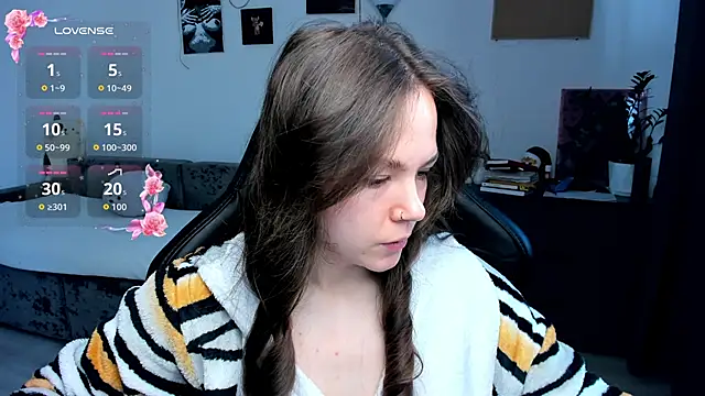 cute little ass online show from February 27, 7:19 am