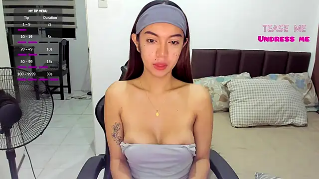 Snapshot of EmmaCoxxx24 chatting on November 1, 10:17 am EmmaCoxxx24 online show from November 1, 10:17 am